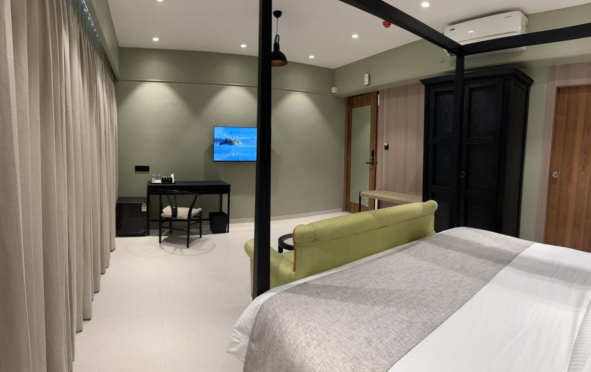 Hotel Mumbai House, Malad ภายนอก รูปภาพ