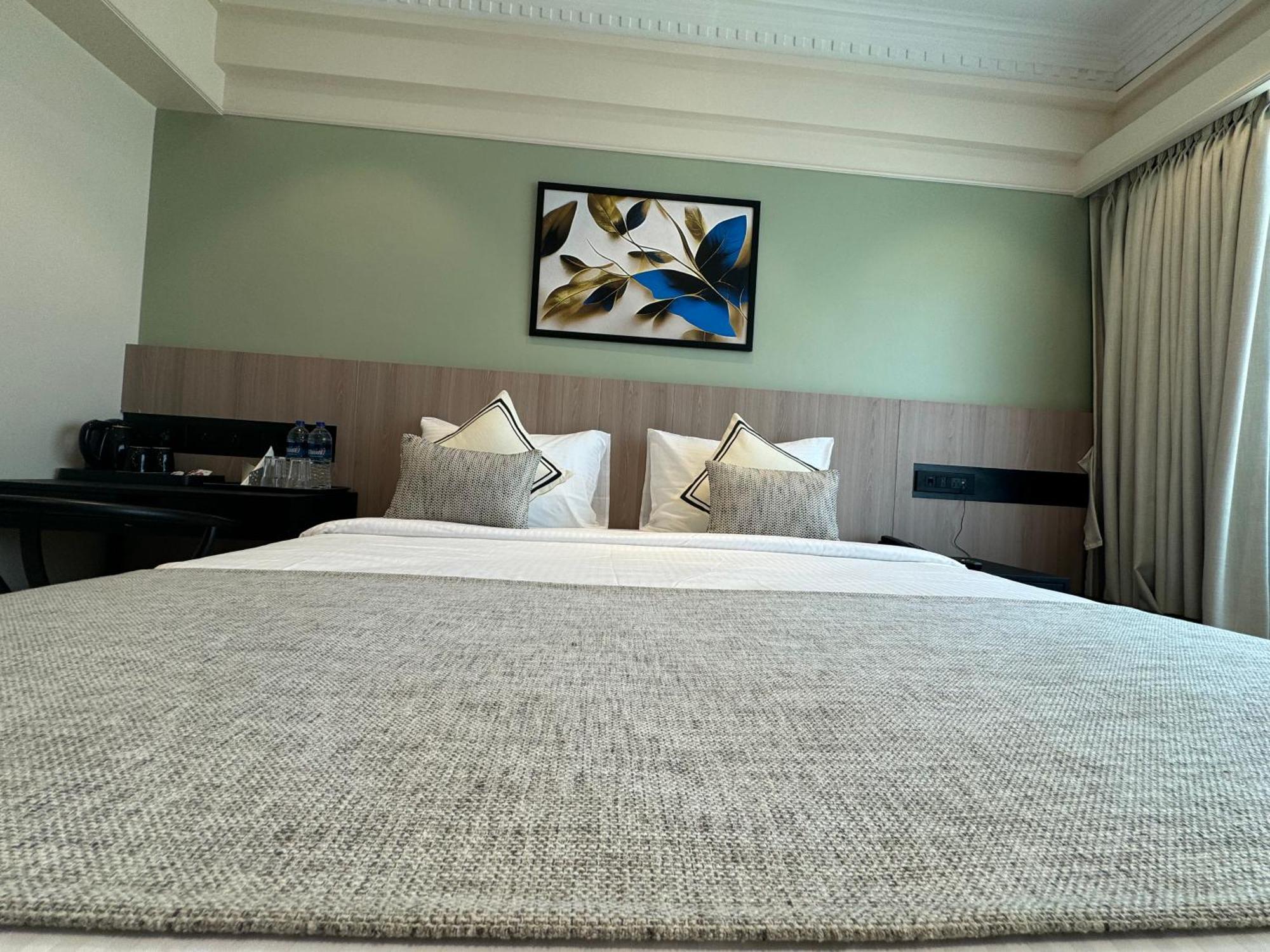 Hotel Mumbai House, Malad ภายนอก รูปภาพ