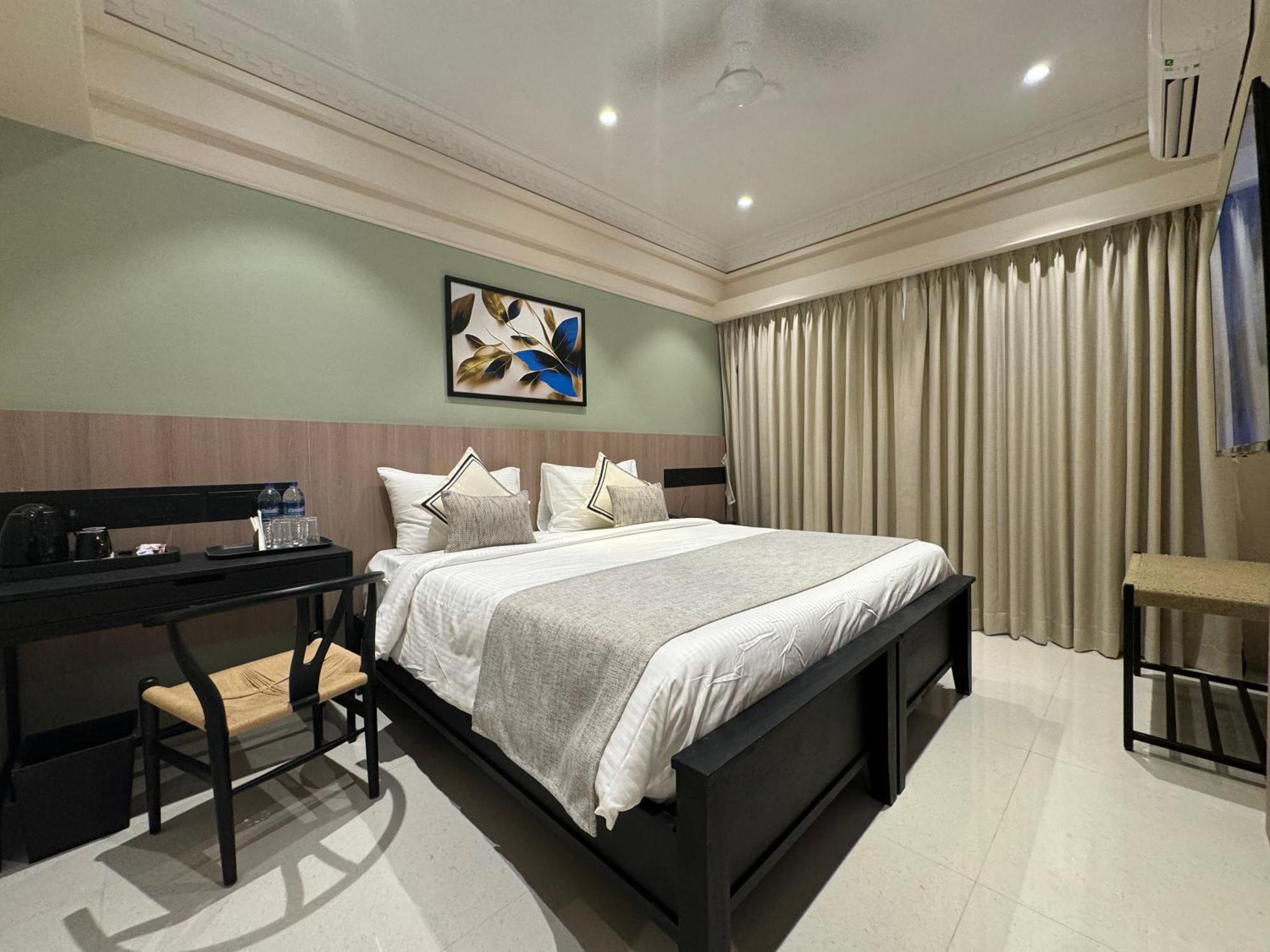 Hotel Mumbai House, Malad ภายนอก รูปภาพ