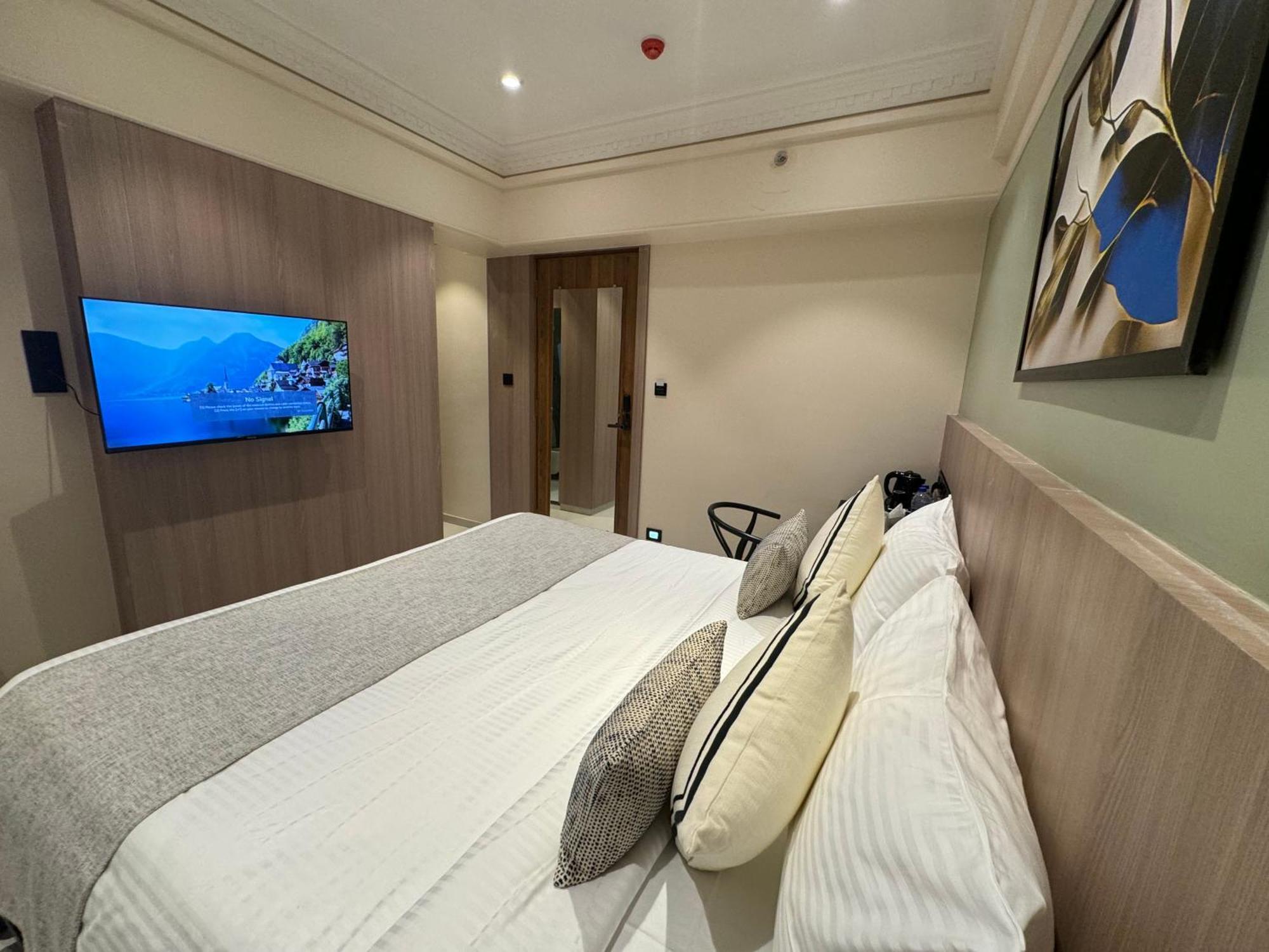 Hotel Mumbai House, Malad ภายนอก รูปภาพ